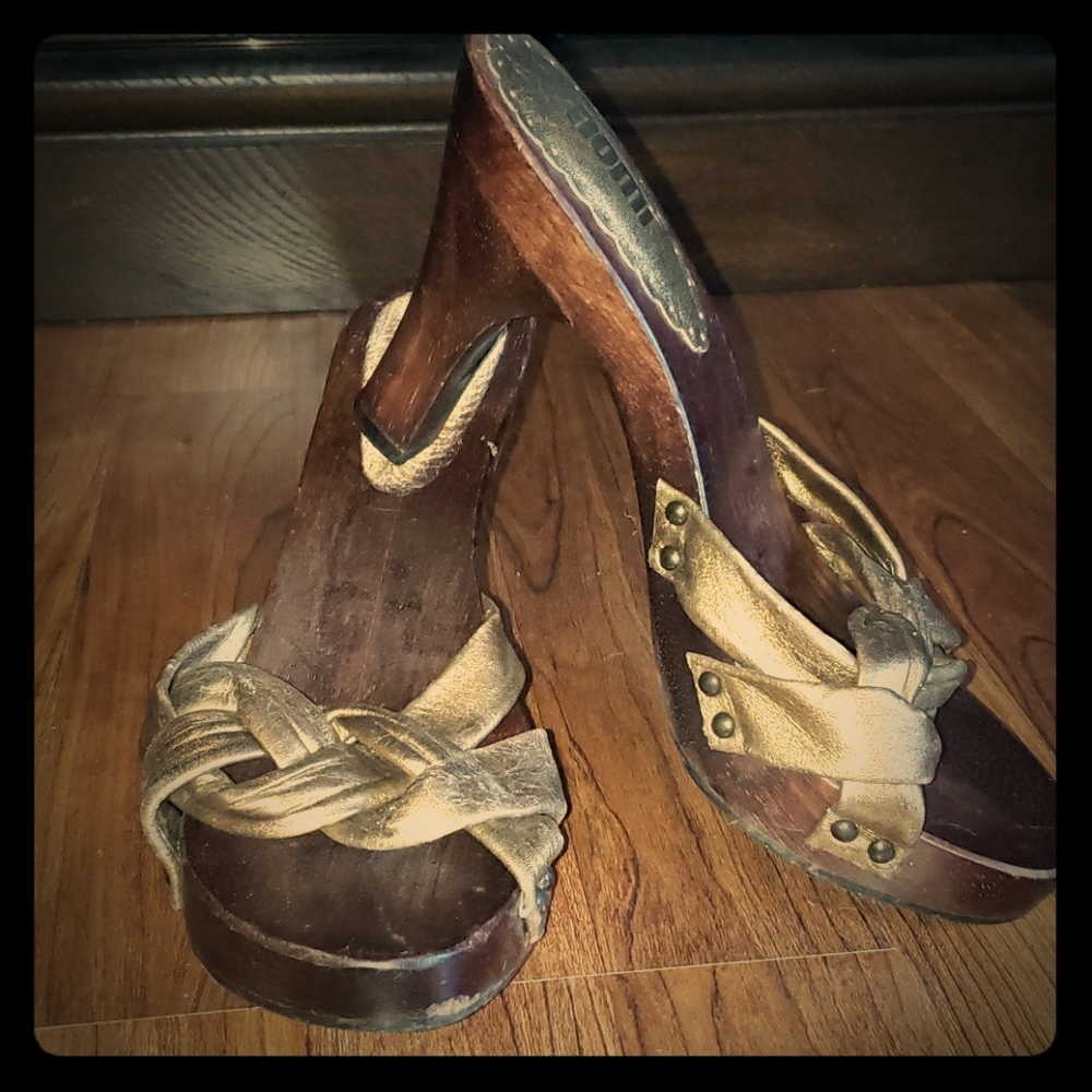 Wood heels 🤎